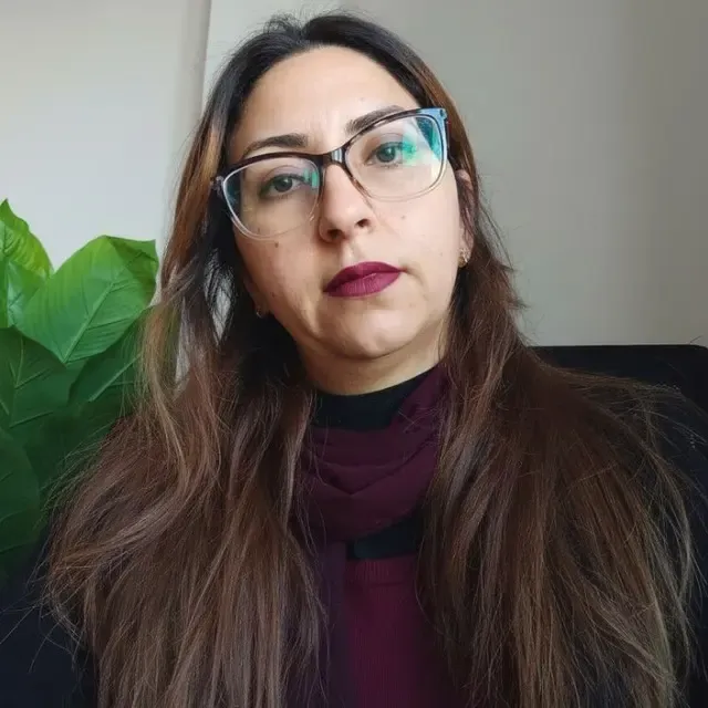 Khouloud - Software Developer